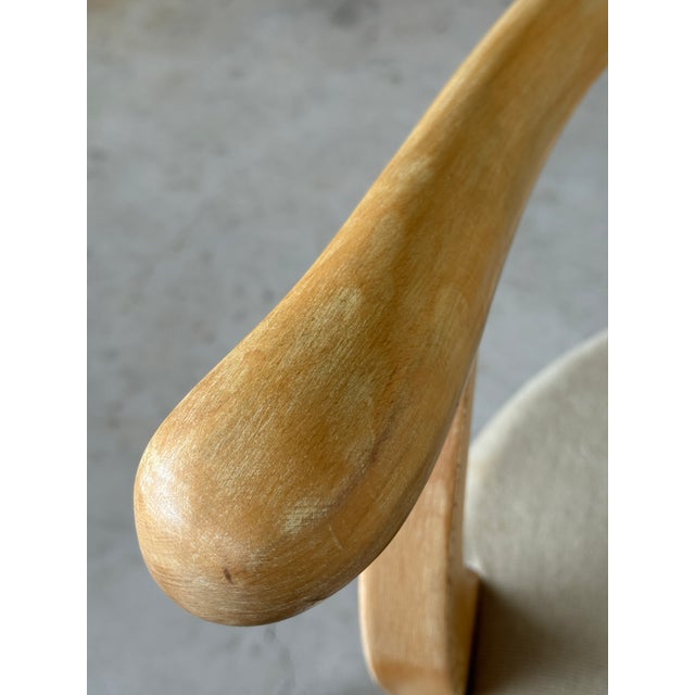 Champagne Mid-20th Century Carved Wood Venetian Shell Grotto Style Armchair With Original Velvet Upholstery For Sale - Image 8 of 12