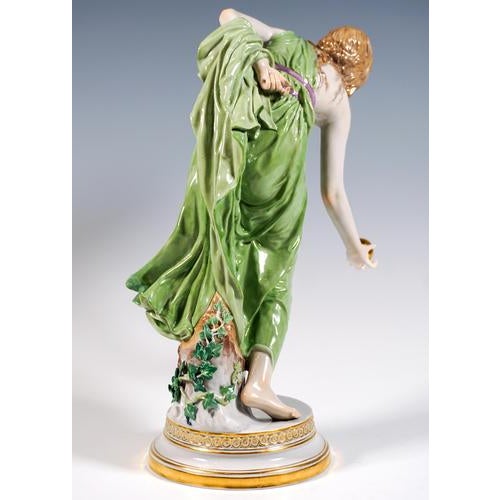 Art Nouveau Figurine of Young Lady Ball Player attributed to Walter Schott for Meissen, 1924 For Sale - Image 3 of 9
