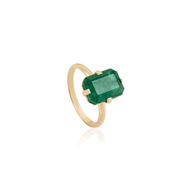 4.58 Carat Zambian Emerald Statement Solitaire Ring in 18k Yellow Gold Size 8 For Sale - Image 4 of 14