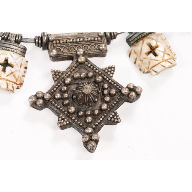 Metal Silver & Conus Shell Necklace For Sale - Image 7 of 12