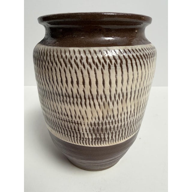 White 1970s Signed Koishiwara-Yaki Studio Pottery Vase 6” Japanese Mingei Folk Art Kushime For Sale - Image 8 of 11