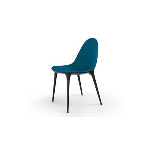 A chair that embodies Cassina’s commitment to innovation and its ability to blend stylistic elegance, manufacturing...