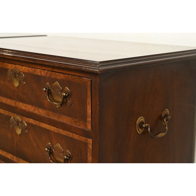 Baker Furniture Style Georgian Banded Flame Mahogany and Burlwood Three-Drawer Bedside Chests, Pair For Sale - Image 9 of 14