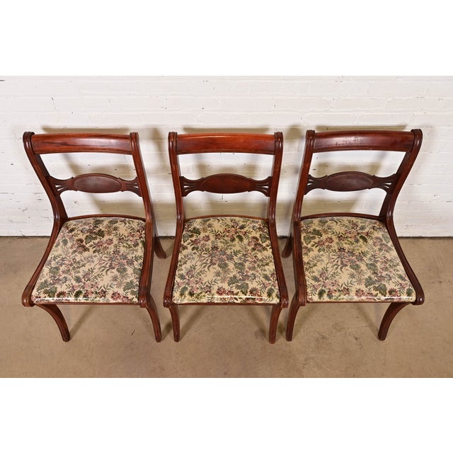 1940s Kindel Furniture Style Regency Carved Mahogany Side Chairs or Dining Chairs, Set of Three For Sale - Image 5 of 11