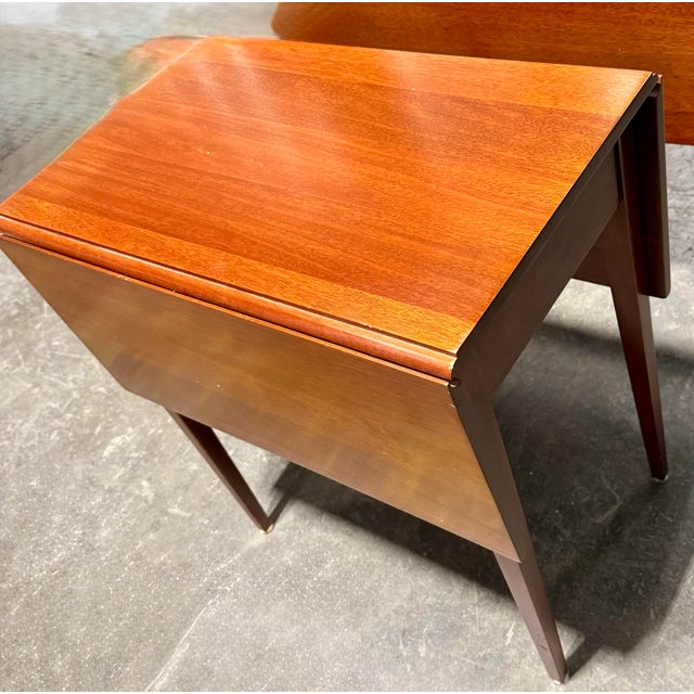 Early 20th Century Pair of Pembroke Drop-Leaf Tables For Sale - Image 10 of 12