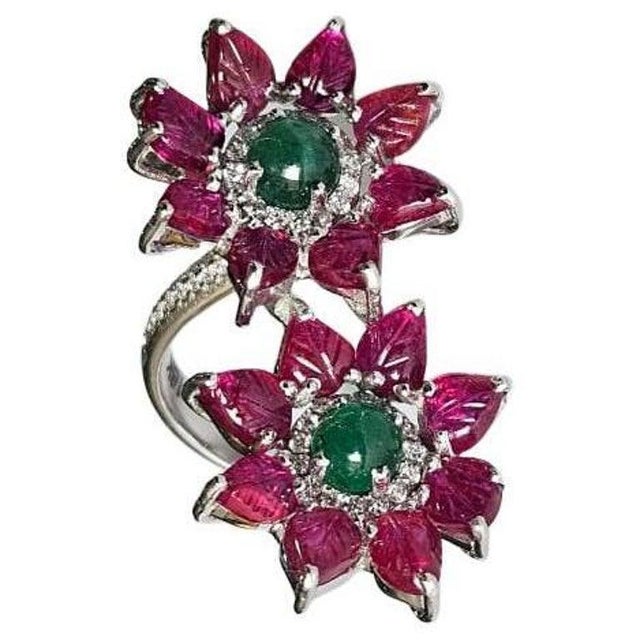 Ruby Red Set in 18k White Gold, Emerald Cabochon, Carved Ruby & Diamonds Toi Et Moi Ring, Us Size 7 For Sale - Image 8 of 11