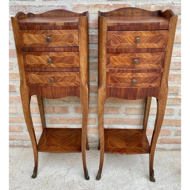 French Louis XV Style Nightstands in Walnut and Marquetry, Set of 2 For Sale - Image 11 of 18