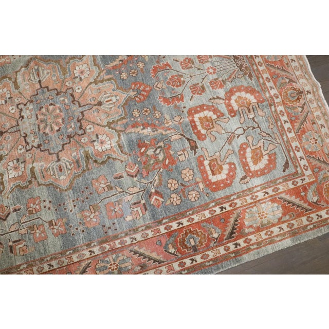 Early 20th Century Persian Sarouk Intermediate Medallion Rug - 4'8" x 7' For Sale In New York - Image 6 of 9
