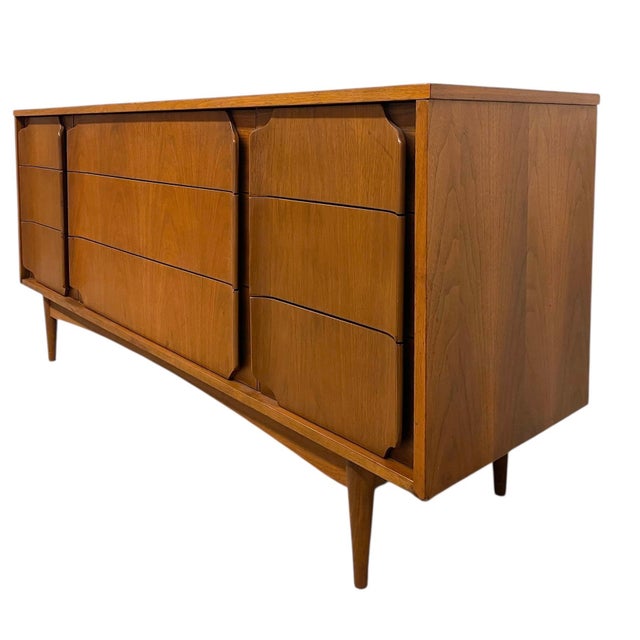 1970s Mid-Century Modern 9-Drawer Dresser With Sculpted DrawerFronts For Sale - Image 4 of 10