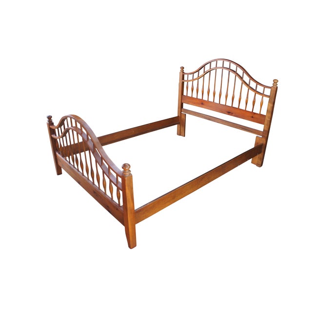Vintage Ethan Allen Country Craftsman windsor queen or full size bed. Made of pine featuring Early American / Colonial...