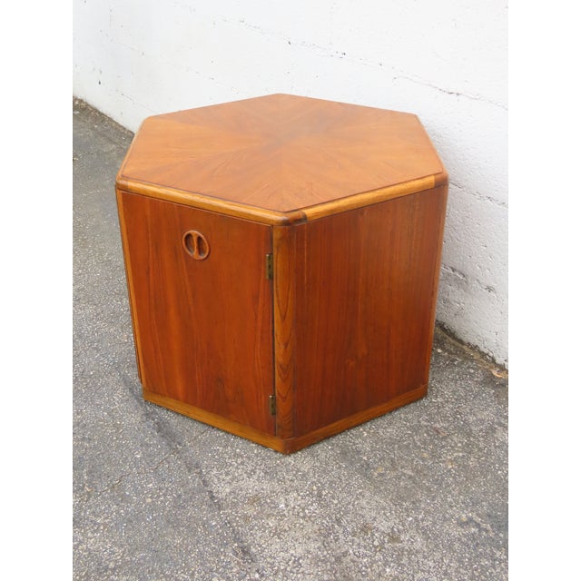 Lane Hexagon Mid Century Modern Nightstand Side End Lamp Table Bar Commode 6315 For Sale In Miami - Image 6 of 18