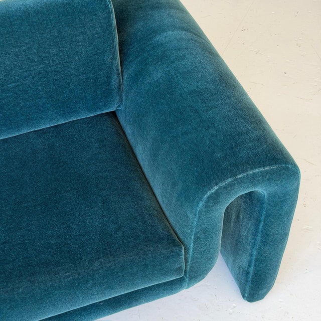 1980s 1980s Waterfall Arm Sofa Attributed to Interior Crafts in Mohair For Sale - Image 5 of 8