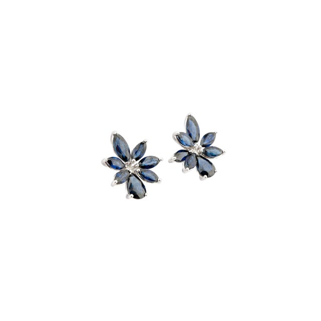 Natural blue sapphire 6.13cts earring in 18k gold For Sale - Image 17 of 18