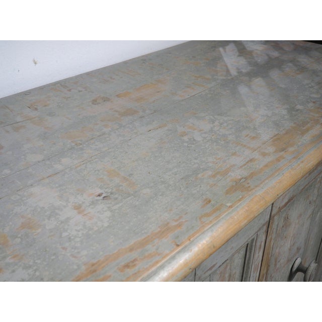 More information coming soon… Hand-carved in Tuscany, Italy, in the 1800s, this painted credenza has a very rectilinear...