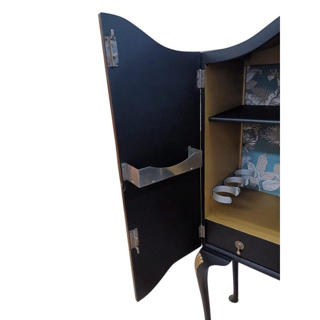 Vintage Queen Anne Style Drinks Cabinet in Walnut, 1930s For Sale - Image 15 of 18