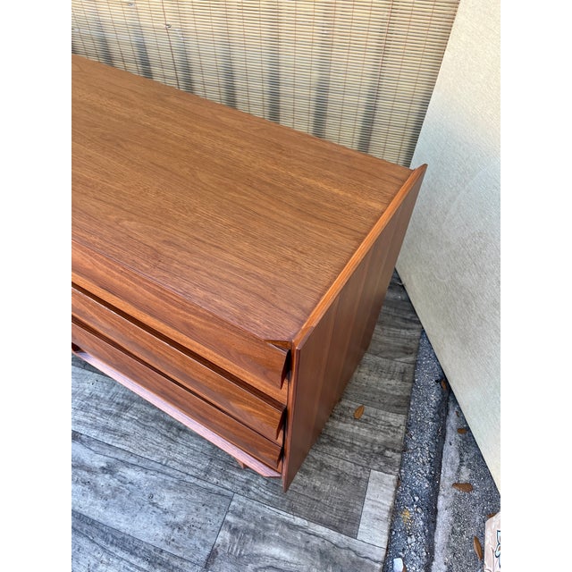 Fully Refinished Mid Century Modern 9 Drawers Dresser /Credenza by Lane Altavista Furniture. Circa 1960s For Sale - Image 16 of 18