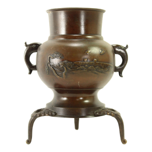Early 20th Century Meiji Japanese Bronze Ikebana Usubata Vase on Tripod With Landscape