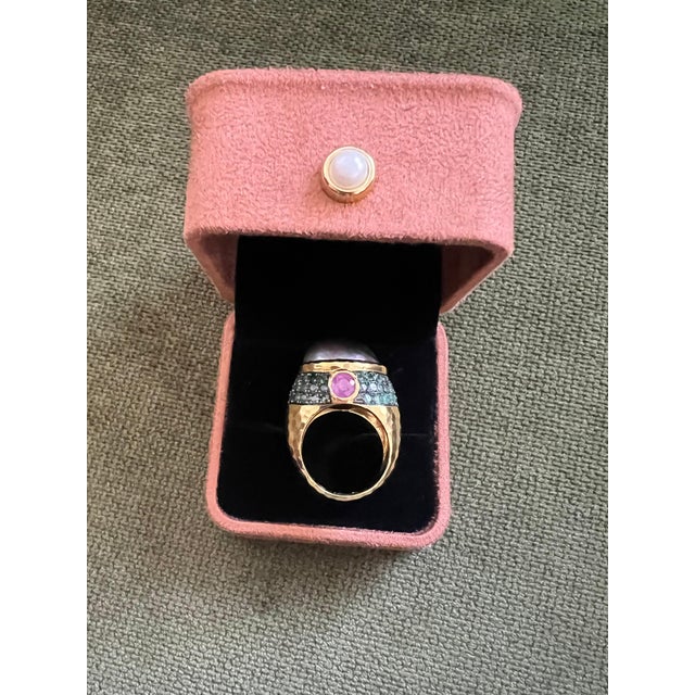 Bochic “Orient” Tahiti Pearl, Emerald & Ruby Cocktail Ring Set 18K Gold & Silver For Sale - Image 10 of 12