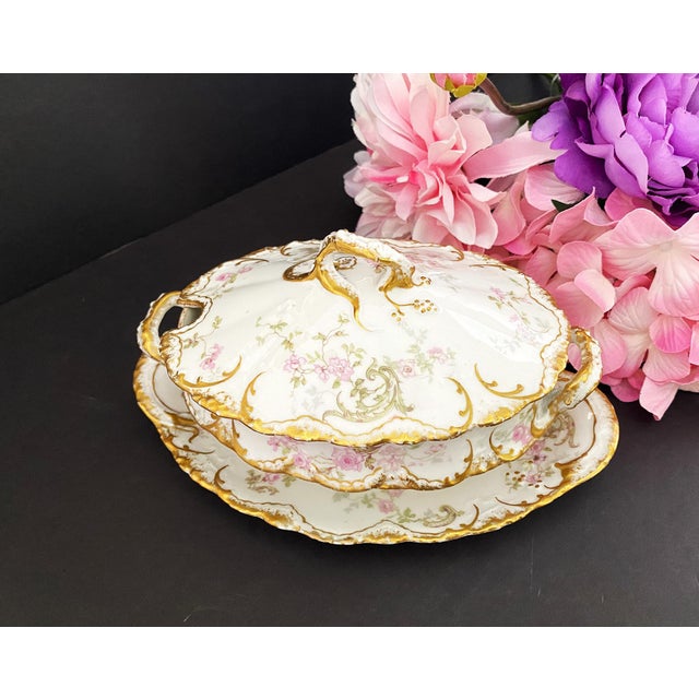 Theodore Haviland Late 19th C. Theodore Haviland Gold, Pink, Roses Lidded Sauce Boat W Attached Liner For Sale - Image 4 of 17