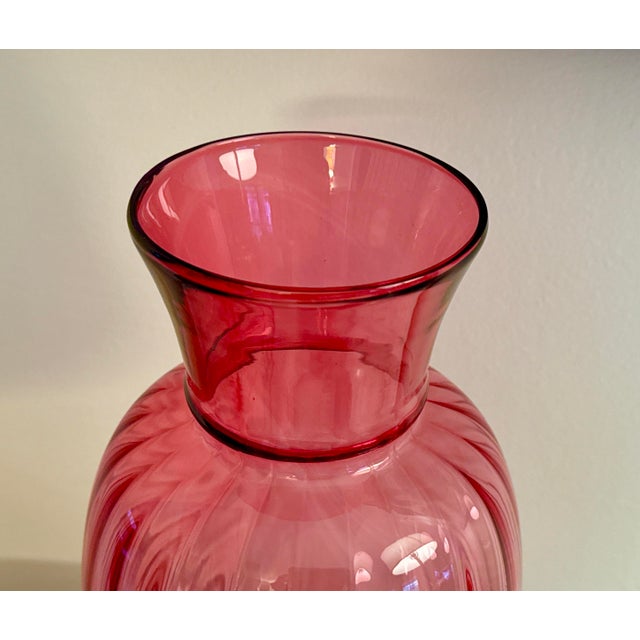 1980s Contemporary Ribbed Cranberry Pink Glass Vase - 16 Inches Tall For Sale - Image 5 of 10