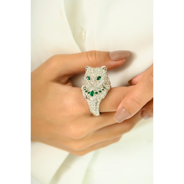 Contemporary Luxury 18k Gold Cluster Diamond Emerald Cat Ring Size 7 For Sale - Image 3 of 12