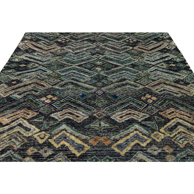 Charcoal Modern African-Inspired Tulu Rug – Geometric Tribal Zig-Zag Hand-Knotted Wool For Sale - Image 8 of 11