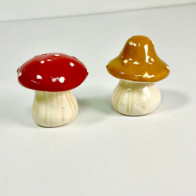 Rustic 1940s Vintage Boho Chic Hollywood Regency Mushroom Salt & Pepper Shakers - A Pair For Sale - Image 3 of 11