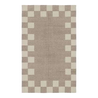 Rug & Kilim’s Contemporary Dhurrie Rug in Taupe and Cream Geometric Pattern For Sale
