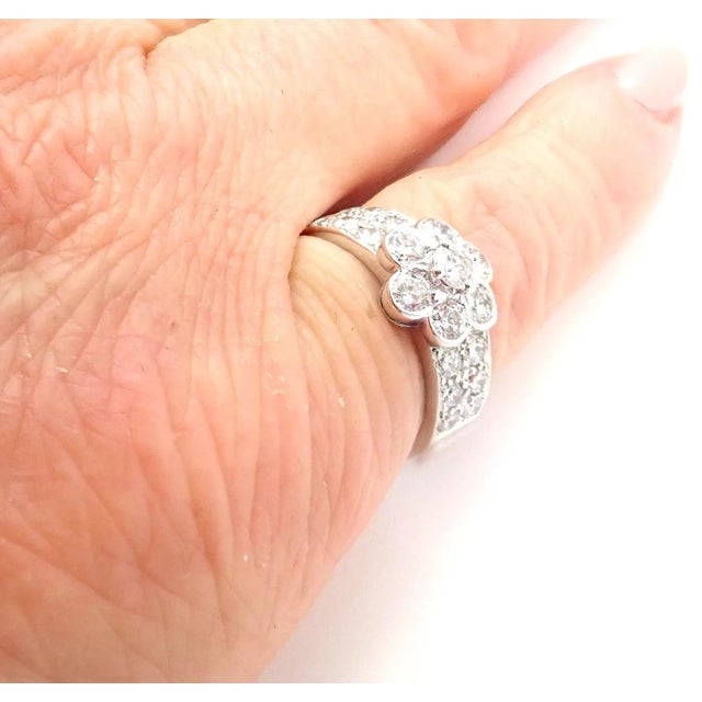 2000 - 2009 Van Cleef & Arpels 18k White Gold Diamond Fleurette Flower Ring, size 4.25 For Sale - Image 5 of 8
