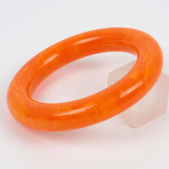 1940s Bakelite Bracelet Bangle Tangerine Orange Marble, with Tube Shape For Sale - Image 5 of 8