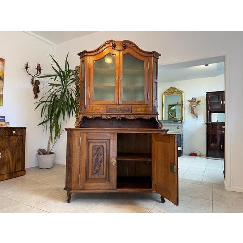 Baroque sideboard with matching chest of drawers, authentic piece. Dimensions: Height x Width x Depth 190 x 215 x 67 cm....