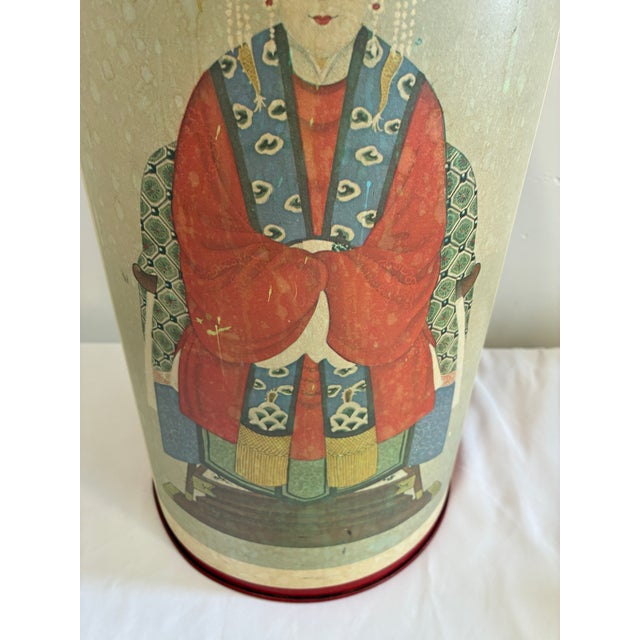 Mid 20th Century Vintage Chinoiserie Style Asian Paper Wrapped Umbrella Stand With Portrait Motif For Sale - Image 5 of 10