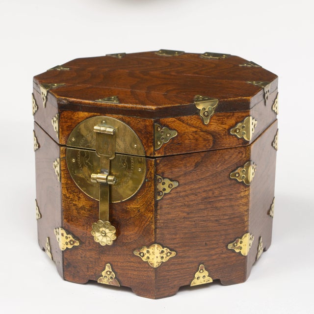 Chinese Mid 19th Century Chinese Octagonal Box For Sale - Image 3 of 12