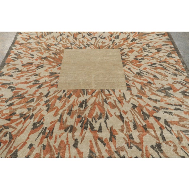 Hand-knotted in wool, this 7x7 square rug is a sophisticated addition to Rug & Kilim’s Art Deco collection. This piece...
