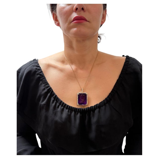 2020s 102 Ct Emerald Cut Amethyst & 5.5 Ct Diamond Pendant Necklace 14ky Gold + Chain For Sale - Image 5 of 8