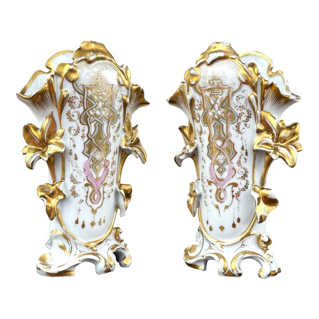 Vieux Paris Porcelain Bridal Vases – 12.25" Tall, Late 1800s French Mantel Wedding Vases For Sale