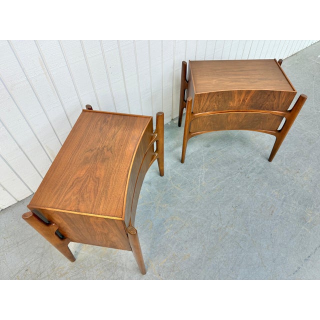 William Hinn Mid-Century Swedish Modern William Hinn Sculptural Walnut Nightstands - Set of 2 For Sale - Image 4 of 9