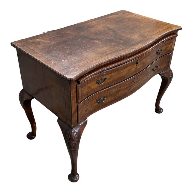 18th-Century English Walnut Writing Desk With Cabriole Legs and Pull-Out Surface For Sale - Image 4 of 5