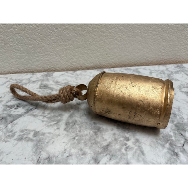 Farmhouse Vintage Large Rustic Cowbell With Rope Handle For Sale - Image 3 of 7