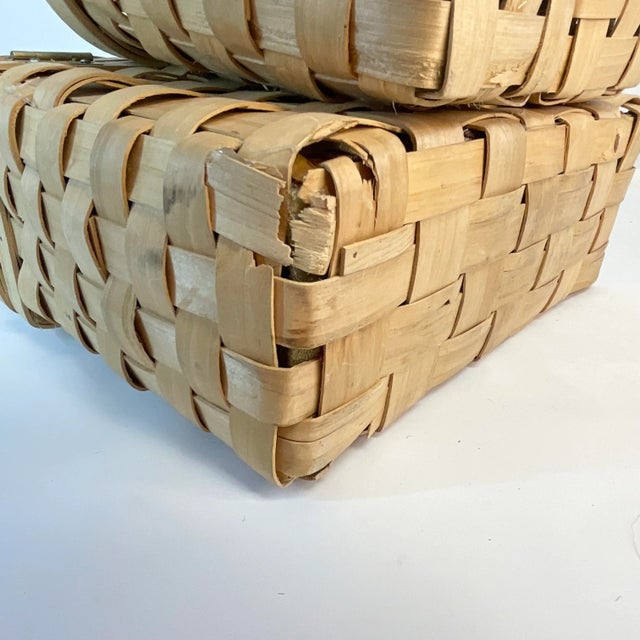 Beige 1980s Vintage Boho Chic Coastal Arts & Crafts Woven Maple Slat Wine Picnic Basket For Sale - Image 8 of 8