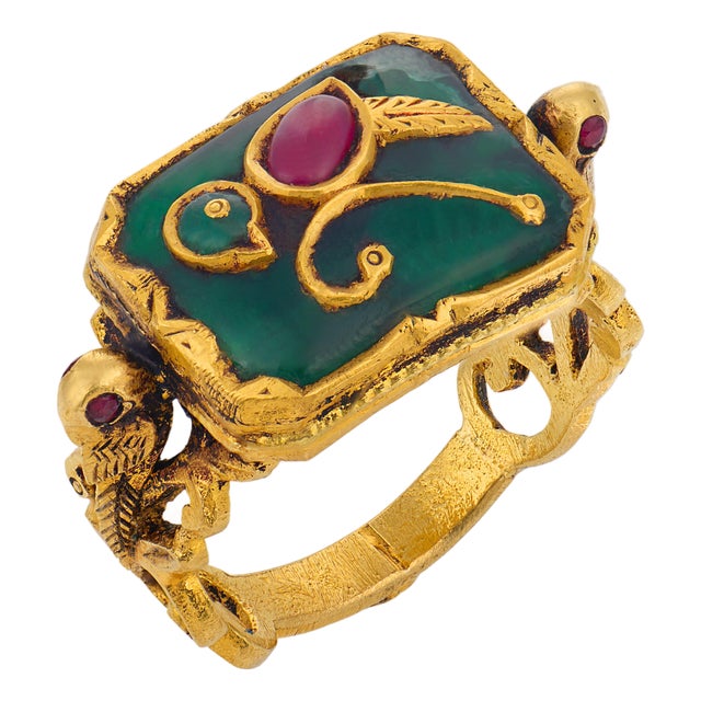 Early 20th Century Victorian Ruby Green Glass 20k Yellow Gold Ring, Size 8.25 For Sale