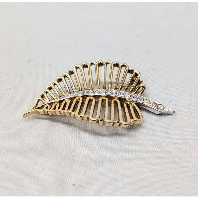 1950s Vintage Signed Boucher Goldtone & Clear Rhinestone Leaf Brooch For Sale - Image 5 of 11