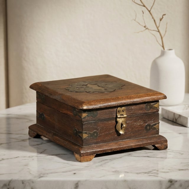 Dimensions: 7" W x 7" D x 4" H The listed dimensions are measured from one extremity to the other, height wise and width...