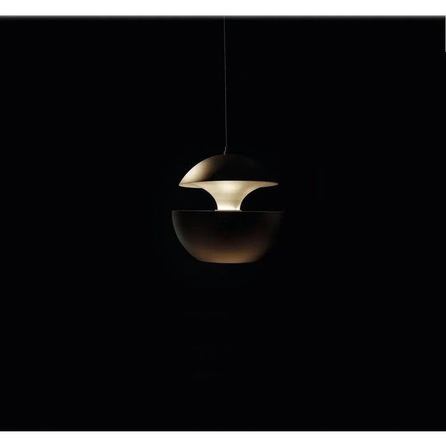 Here comes the sun medium black and white pendant lamp by bertrand balas. Dimensions: d 25 x h 25 cm materials: aluminum...