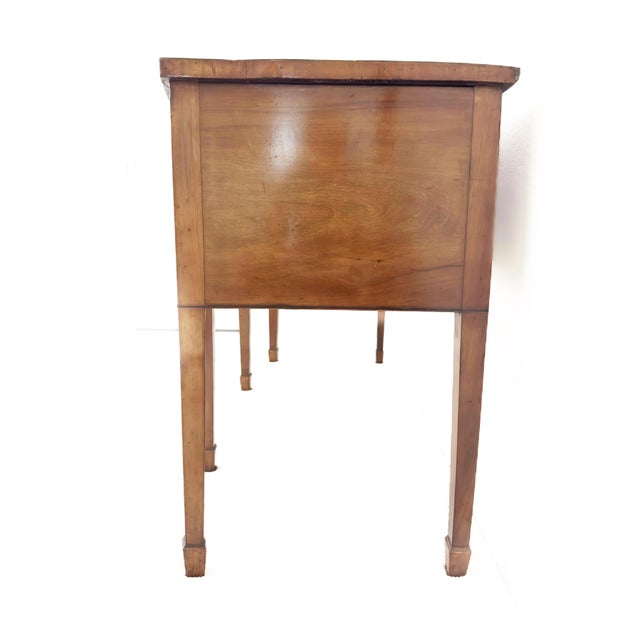 Late 18th Century 18th C. George III Mahogany Bowfront Huntboard / Sideboard - In the Style of George Hepplewhite For Sale - Image 5 of 6