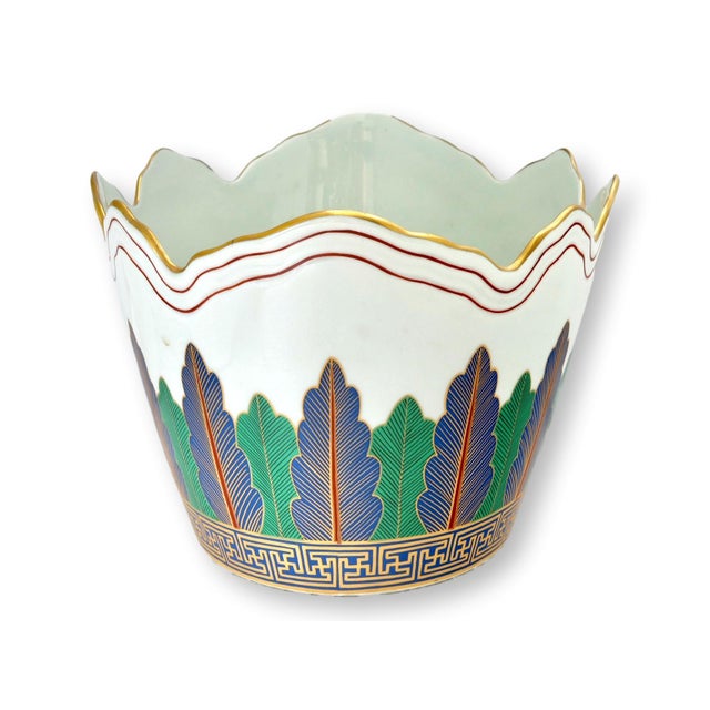An exceptional Mottahedeh Charleston Feather cache pot crafted by Vista Alegre in Portugal. The richly colored feather...