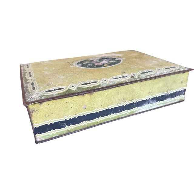 Farmhouse Large Antique National Biscuit Company Uneeda Floral Advertising Tin For Sale - Image 3 of 10