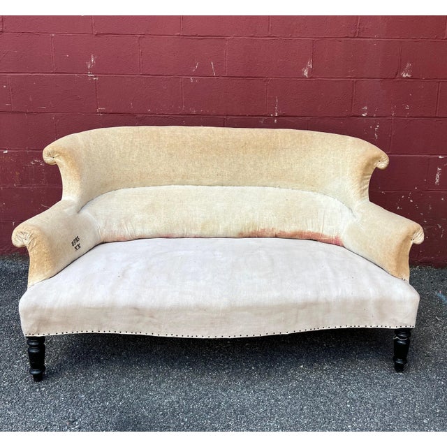French Napoleon III Settee in Muslin For Sale - Image 4 of 13