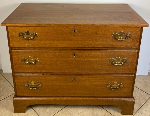 Late 18th Century American Oak Chest of Drawers, Circa 1770 Chests of Drawers