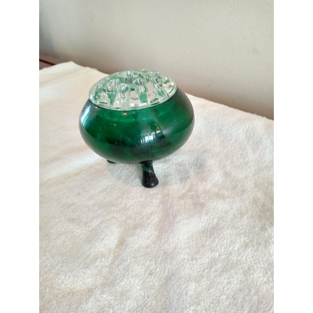 Viking Glass Company Vintage 1950's Viking Evergreen Flowerlite Frog 4 1/4" With Crystal Frog For Sale - Image 4 of 7
